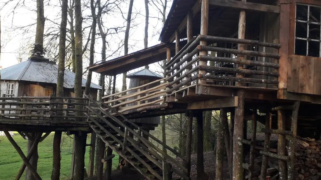 Cabane du Vieux Huraud à Saint Sylvestre en Haute-Vienne (Nouvelle Aquitaine) - grande cabane - terrasse couverte_21