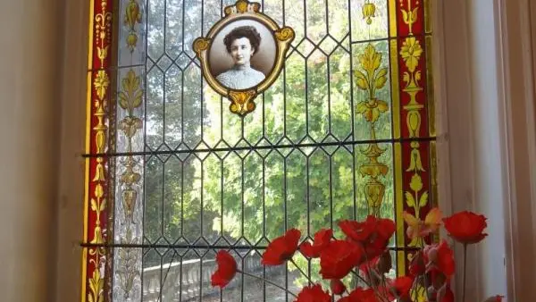 Chambre d'hotes Le Chateau De Saint Roch à Ambazac en Haute-Vienne (Limousin)- un des vitraux du manoir_17