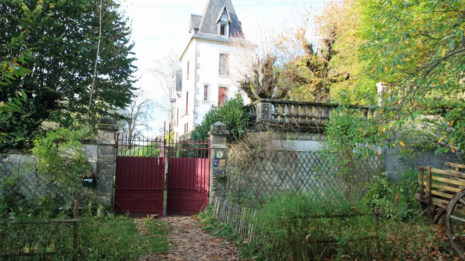 Chambre d'hotes Le Chateau De Saint Roch à Ambazac en Haute-Vienne (Limousin)- portail accès_24