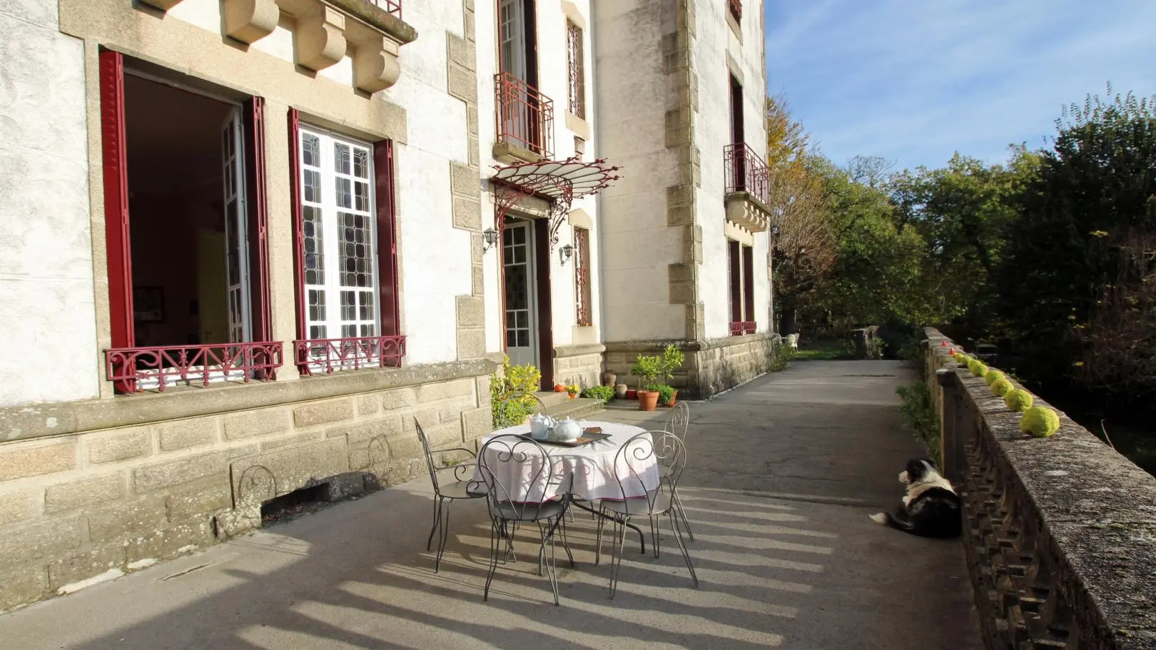 Chambre d'hotes Le Chateau De Saint Roch à Ambazac en Haute-Vienne (Limousin)- terrasse_5