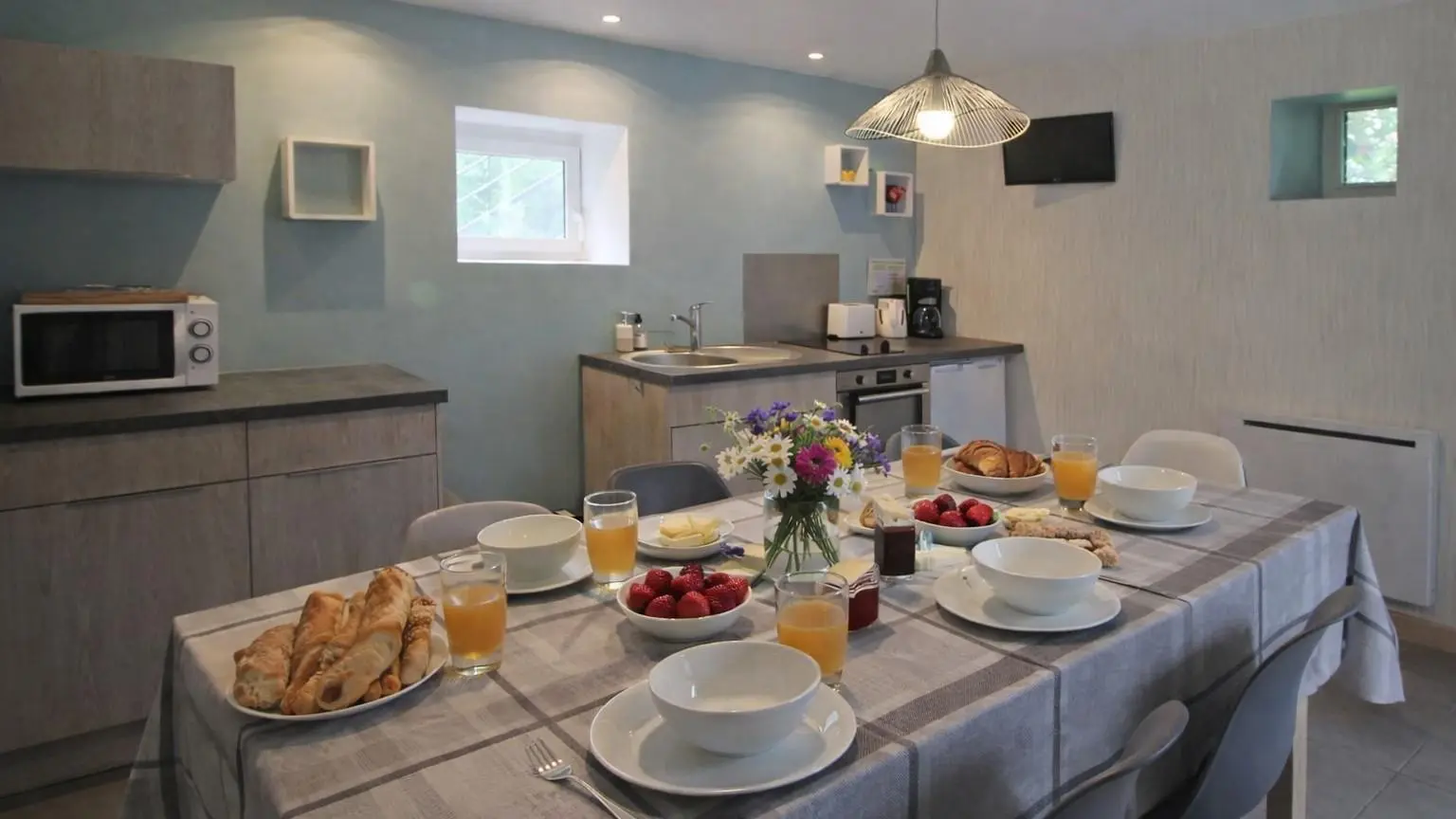 un bon petit déjeuner servi dans la cuisine partagée - composé de produits de la ferme_28