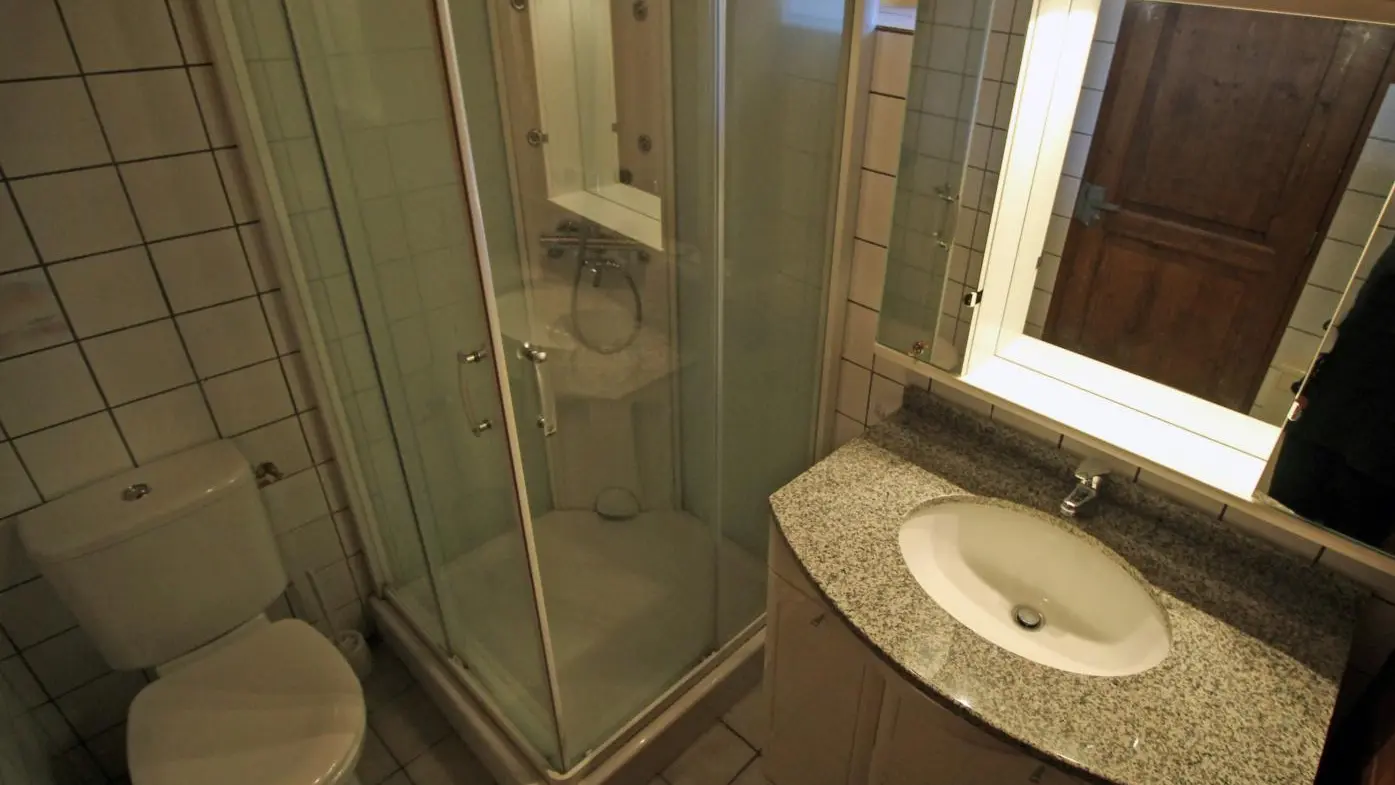 Gite du Chatenet au Chatenet en Dognon en Haute-Vienne (Limousin) - salle d'eau_16