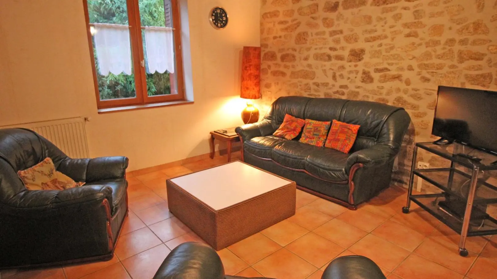 Gite Le bourg à Cheissoux en Haute-Vienne (Limousin)- sejour salon_3