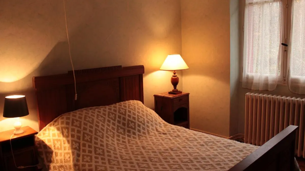 Gite Le bourg à Cheissoux en Haute-Vienne (Limousin) - chambre à l'étage_11