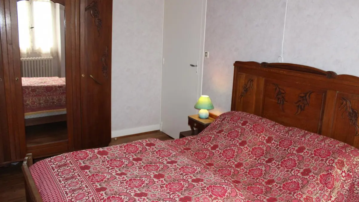 Gite Le bourg à Cheissoux en Haute-Vienne (Limousin) - chambre à l'étage_10