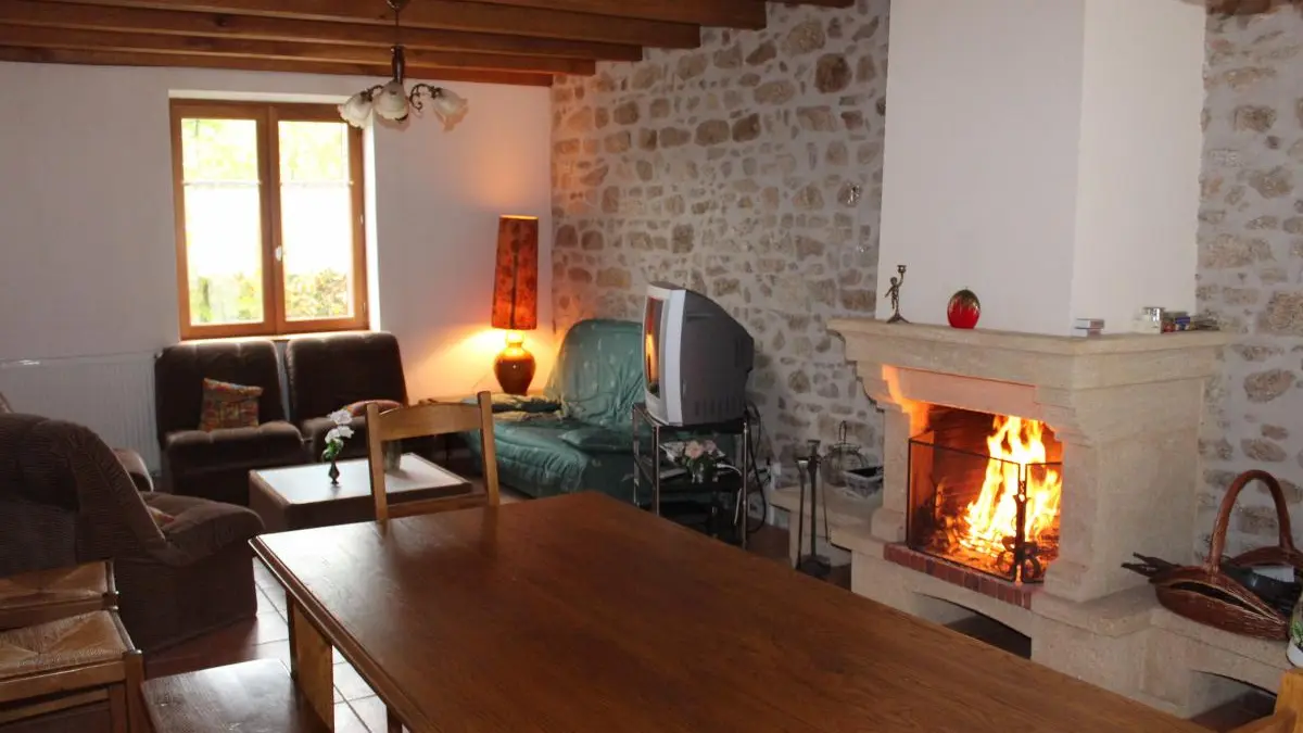 Gite Le bourg à Cheissoux en Haute-Vienne (Limousin) - sejour salon_4
