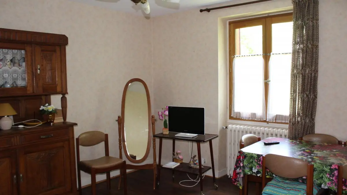 Gite Le bourg à Cheissoux en Haute-Vienne (Limousin) - chambre derrière la cuisine (1 canapé lit)_7