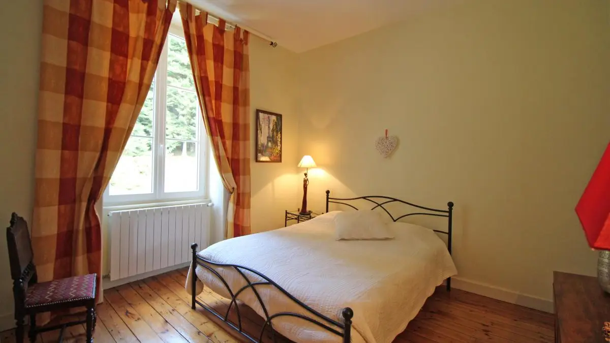 Gite Brenac Jeune à Eymoutiers en Haute-Vienne (Limousin)- chambre 1er étage La truite_22