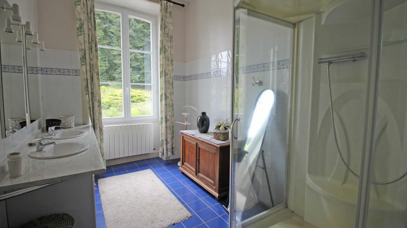 Gite Brenac Jeune à Eymoutiers en Haute-Vienne (Nouvelle Aquitaine) - salle d'eau 1er étage_28