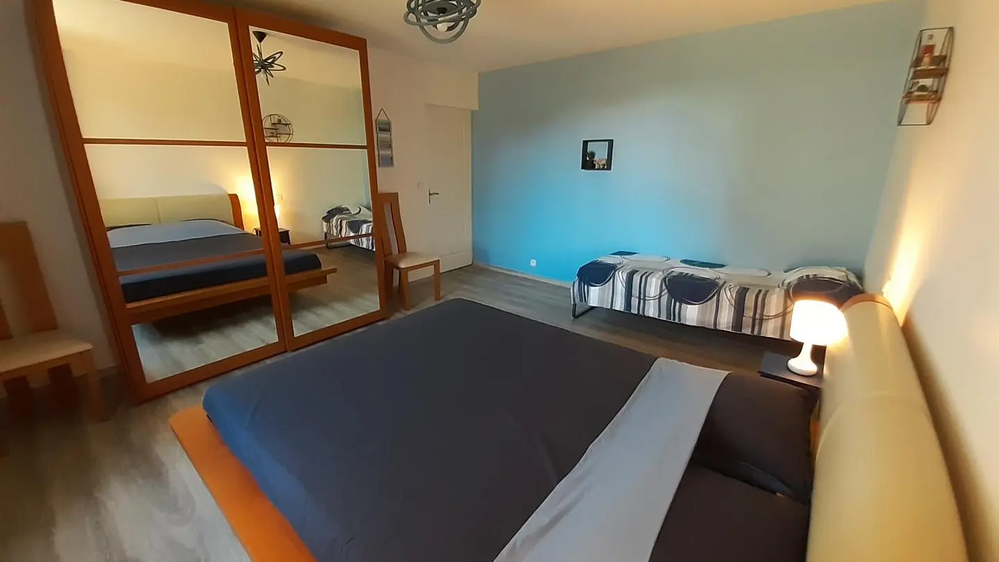 Le gîte à la campagne à Chassagnas sur la commune de La Croisille Sur Briance en Haute-Vienne - chambre lit double et lit simple_14