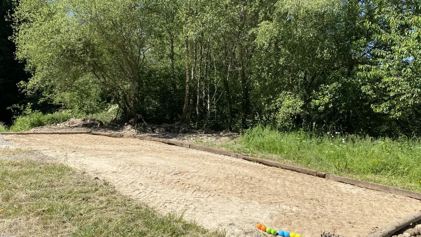 Gite du Mazeau Nicot Haut à Nedde en Haute-Vienne (Nouvelle-Aquitaine) : terrain de pétanque_23