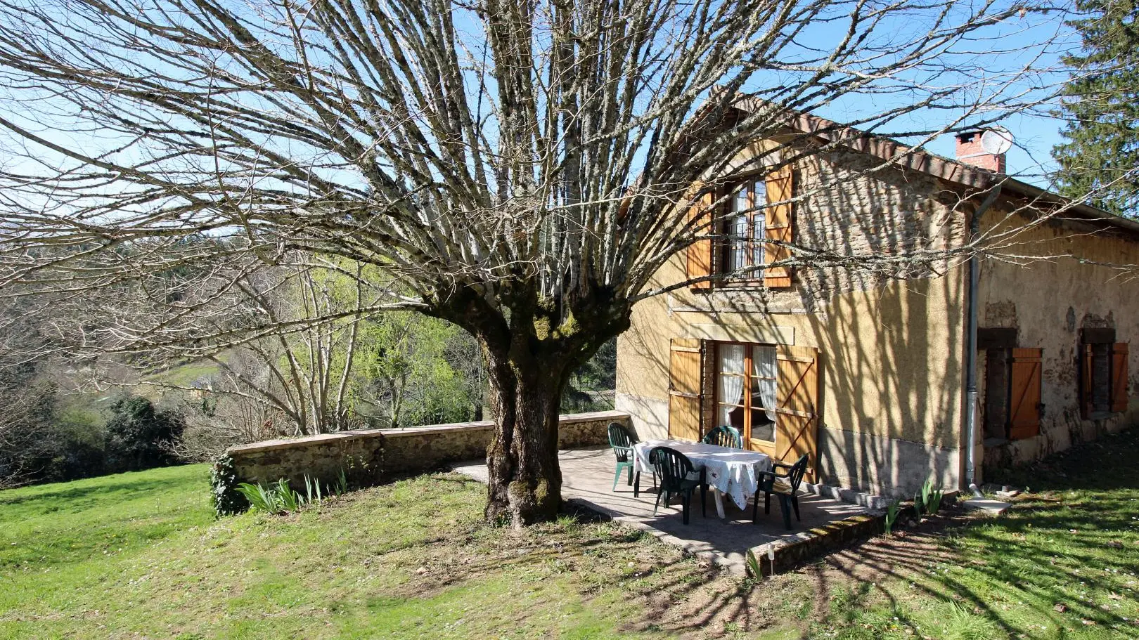 Gite Sous Les Serves à Saint Leonard De Noblat  en Haute-Vienne (Limousin en Nouvelle Aquitaine)_2