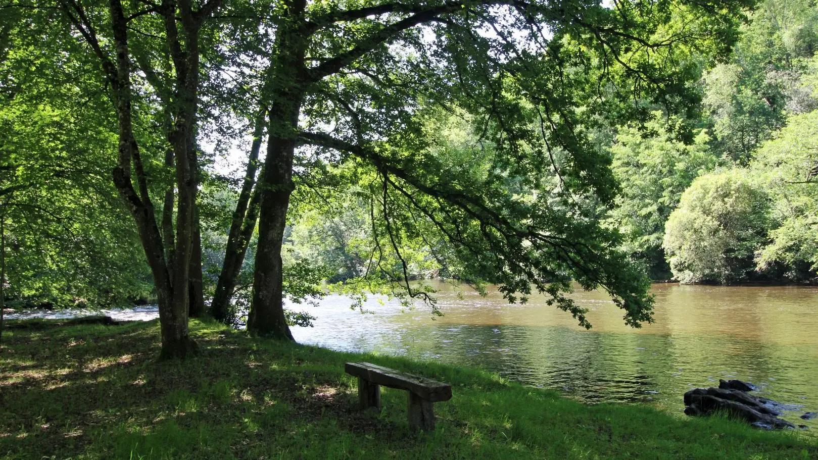Gite Chez Maitre Jacques à Saint Léonard De Noblat en Haute-Vienne (Limousin en Nouvelle Aquitaine).Bords de Vienne ombragé._32