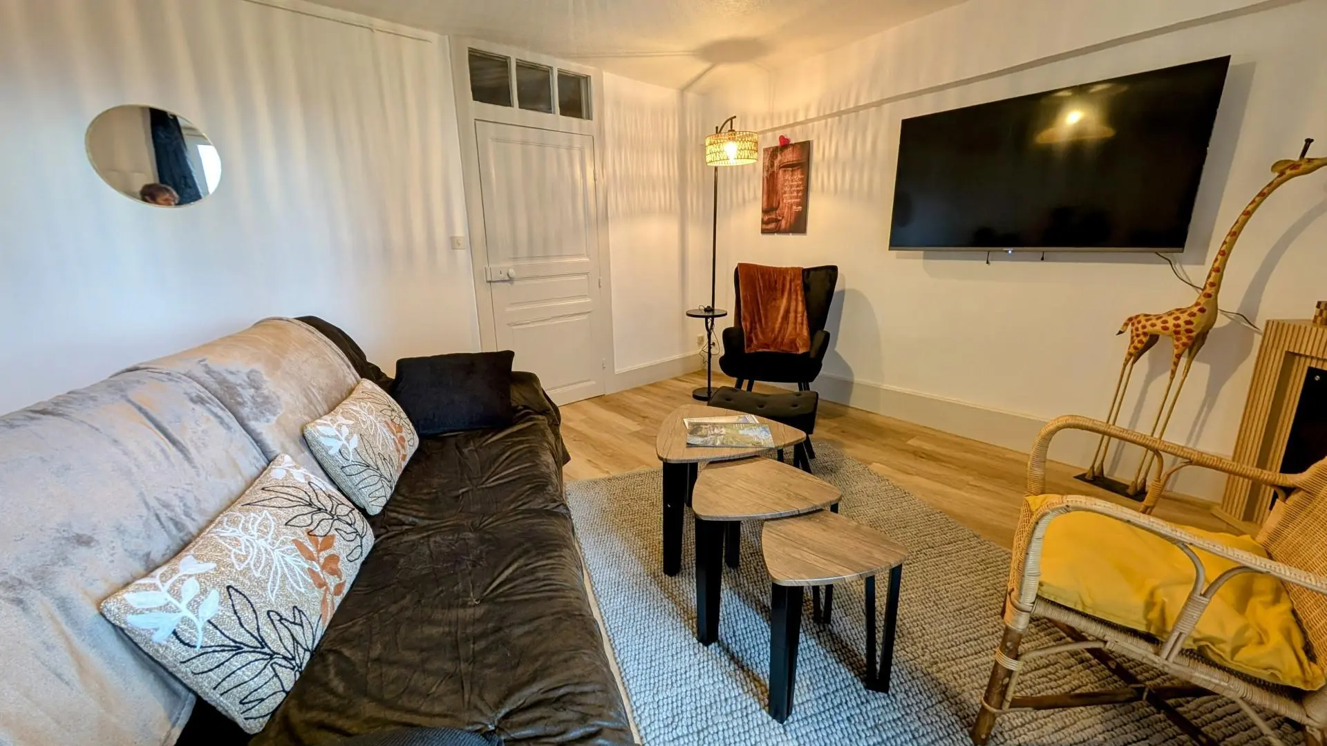 l'appartement de Saint Léo situé sur la commune de Saint Leonard de Noblat en Haute-Vienne - salon_5