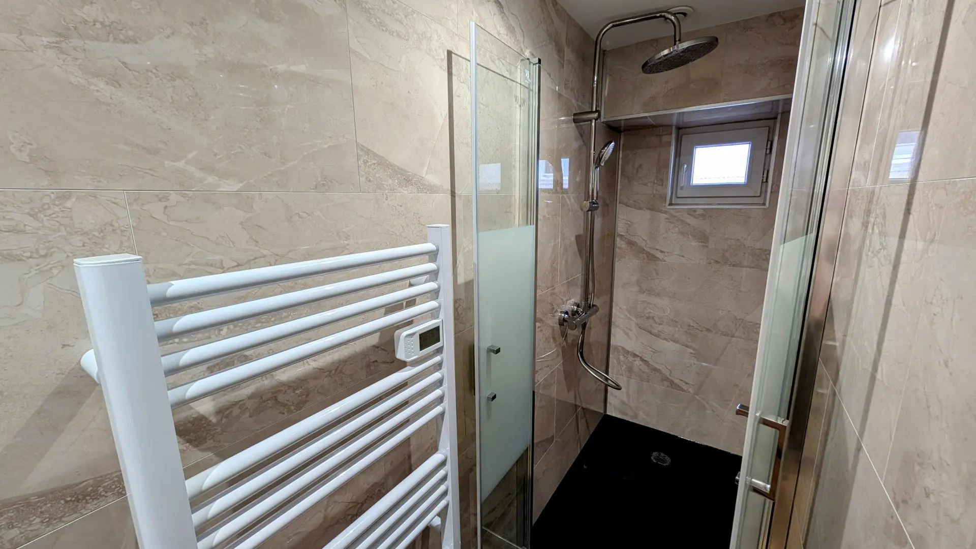 l'appartement de Saint Léo situé sur la commune de Saint Leonard de Noblat en Haute-Vienne - salle d'eau_11