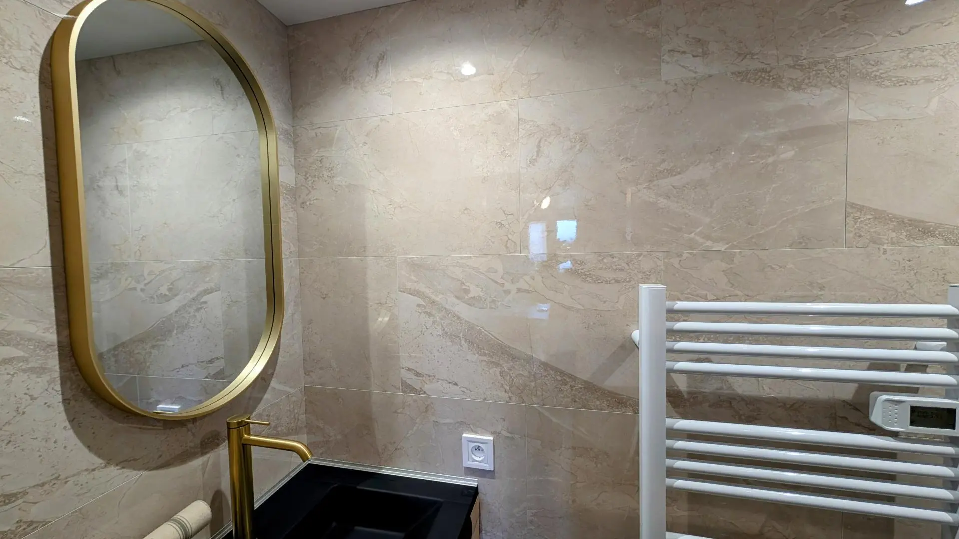 l'appartement de Saint Léo situé sur la commune de Saint Leonard de Noblat en Haute-Vienne - salle d'eau_12