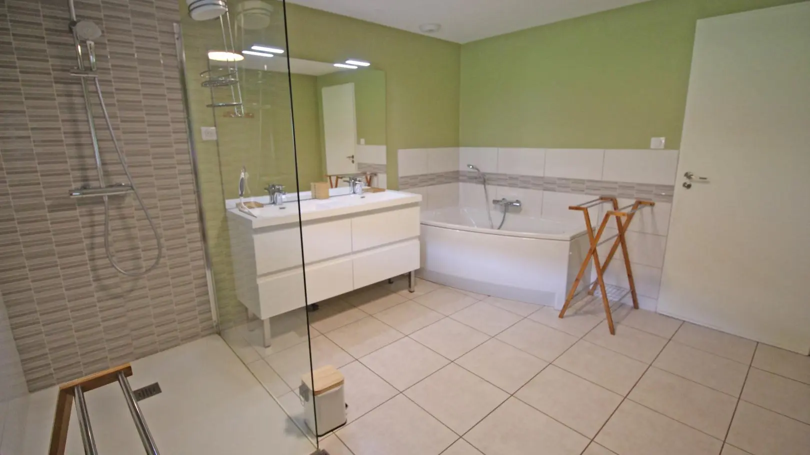 Le gîte du déserteur à Saint Martin Terressus en Haute-Vienne (Nouvelle Aquitaine)- salle d'eau et bain rez de chaussée_25