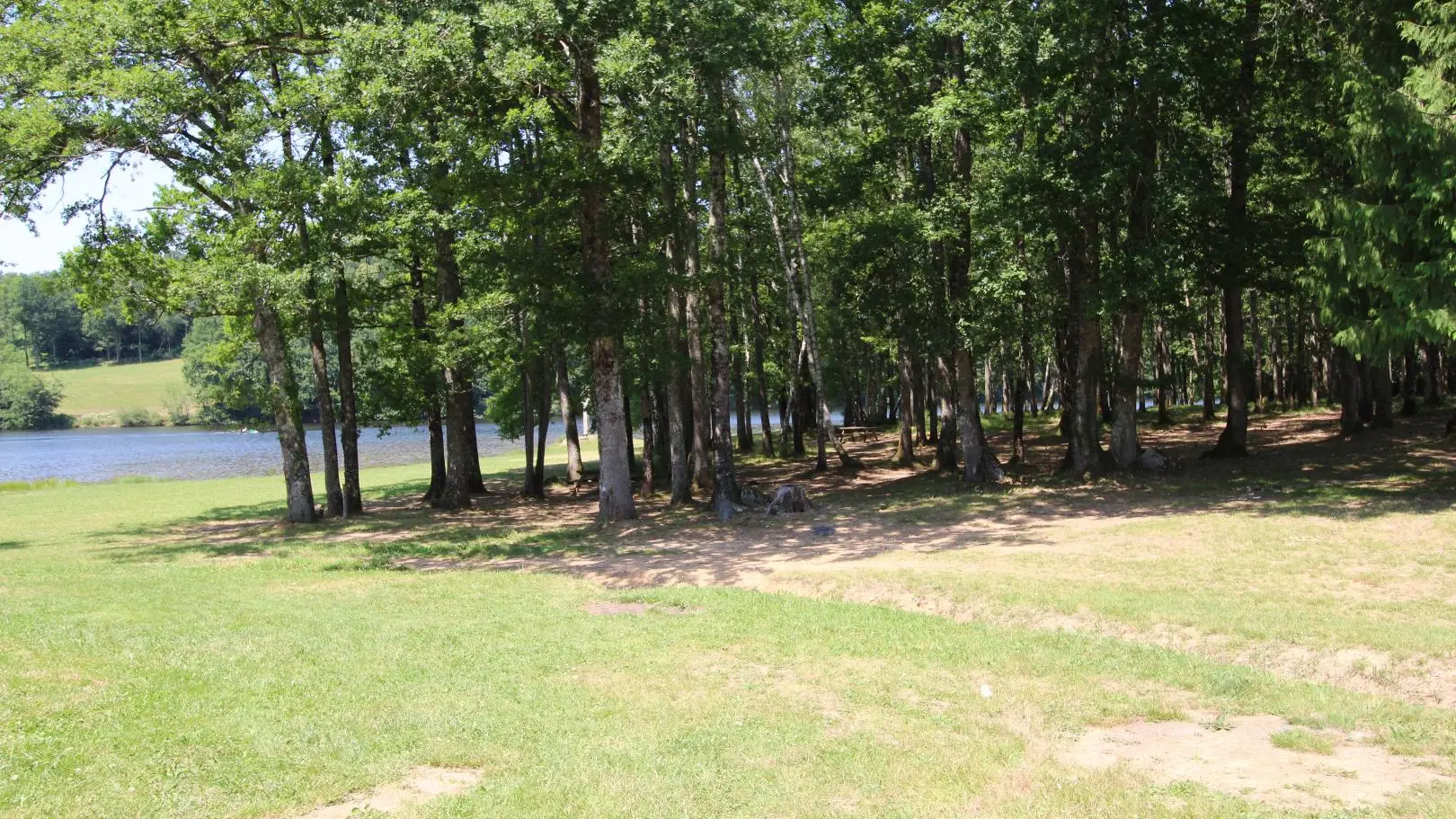 Gite Le Lac à Bujaleuf en Haute-Vienne (Limousin en Nouvelle Aquitaine)_19