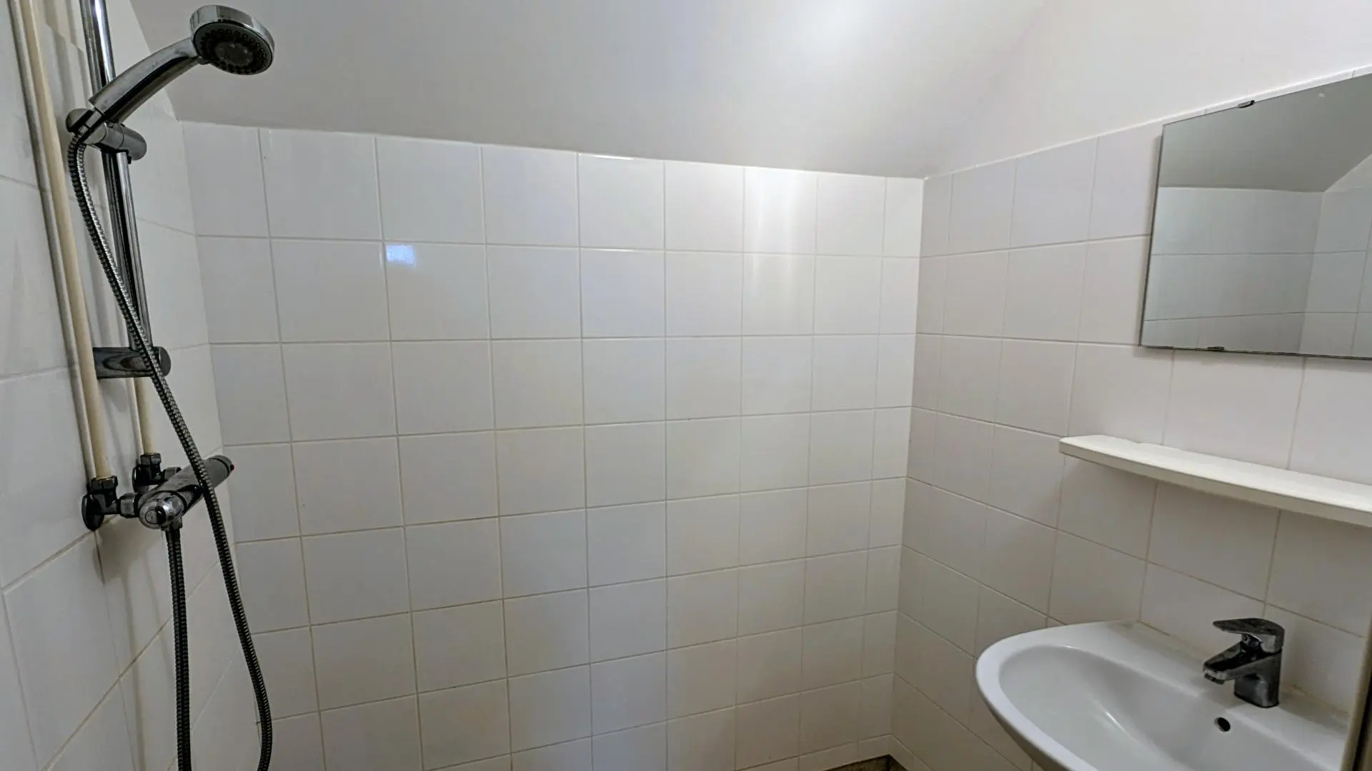 Beaumont Du Lac  en Haute-Vienne (Limousin en Nouvelle Aquitaine) - salle d'eau_7