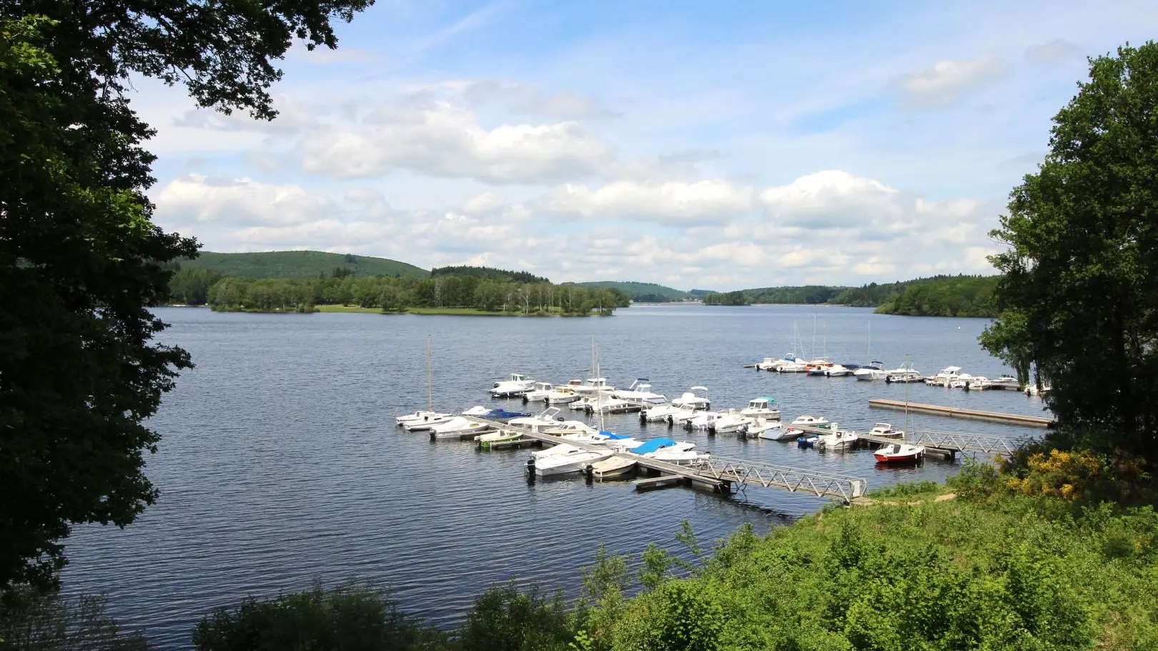 Gite Le Bourg à Beaumont Du Lac  en Haute-Vienne (Limousin en Nouvelle Aquitaine). Le lac de Vassivière._8