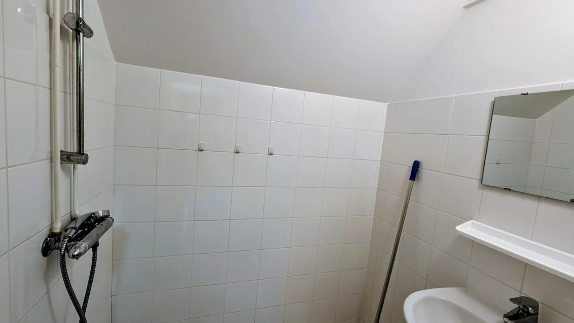 Beaumont Du Lac  en Haute-Vienne (Limousin en Nouvelle Aquitaine)-salle d'eau_8