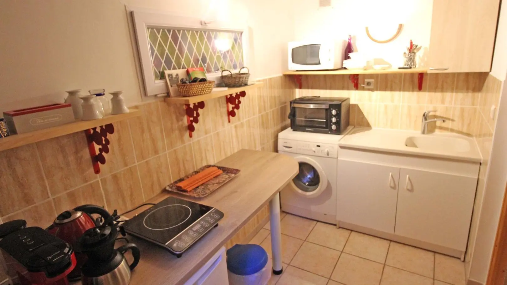 Chambre d'hotes  Le Domaine Des Tuillières à Masleon  en Haute-Vienne (Limousin)- kitchenette_15