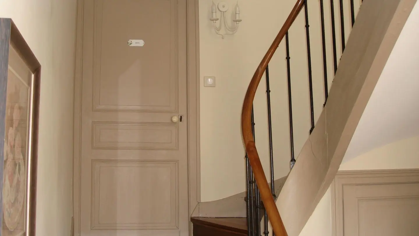 L'Escalier pour monter vers la Suite de Tante Madeleine et la chambre de Tante Chantal, Chambres et Table d'Hôtes du Masbareau à Royères Haute-Vienne limousin Nouvelle Aquitaine_9