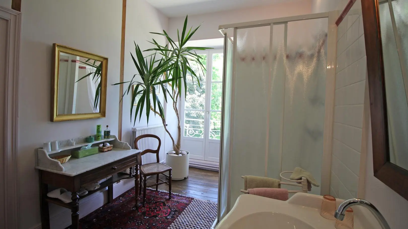 Salle de bain de la chambre de Minane au Masbareau Chambres et Table d'Hôtes de Charme à Royeres en Haute-Vienne (Nouvelle Aquitaine)_6