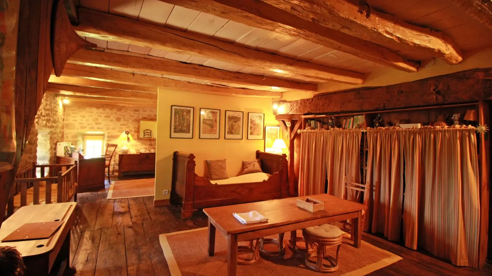 L'entrée-jeux de la Suite Familiale Le Masbareau Chambres et Table d'Hôtes de Charme à Royeres en Haute-Vienne Limousin Nouvelle Aquitaine_21
