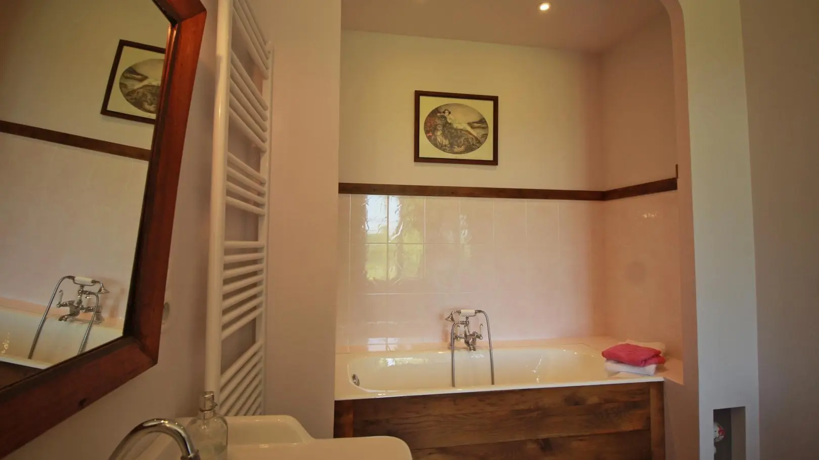 Salle de bain de la chambre de Minane au Masbareau,Chambre et Table d'Hôtes de Charme à Royères Haute-Vienne Limousin Nouvelle Aquitaine_7