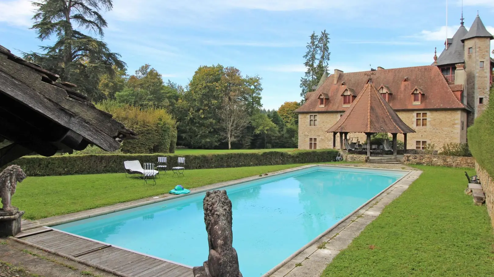 La Maison des Bois gîte du Domaine de Montintin à Chateau Chervix - la piscine_24