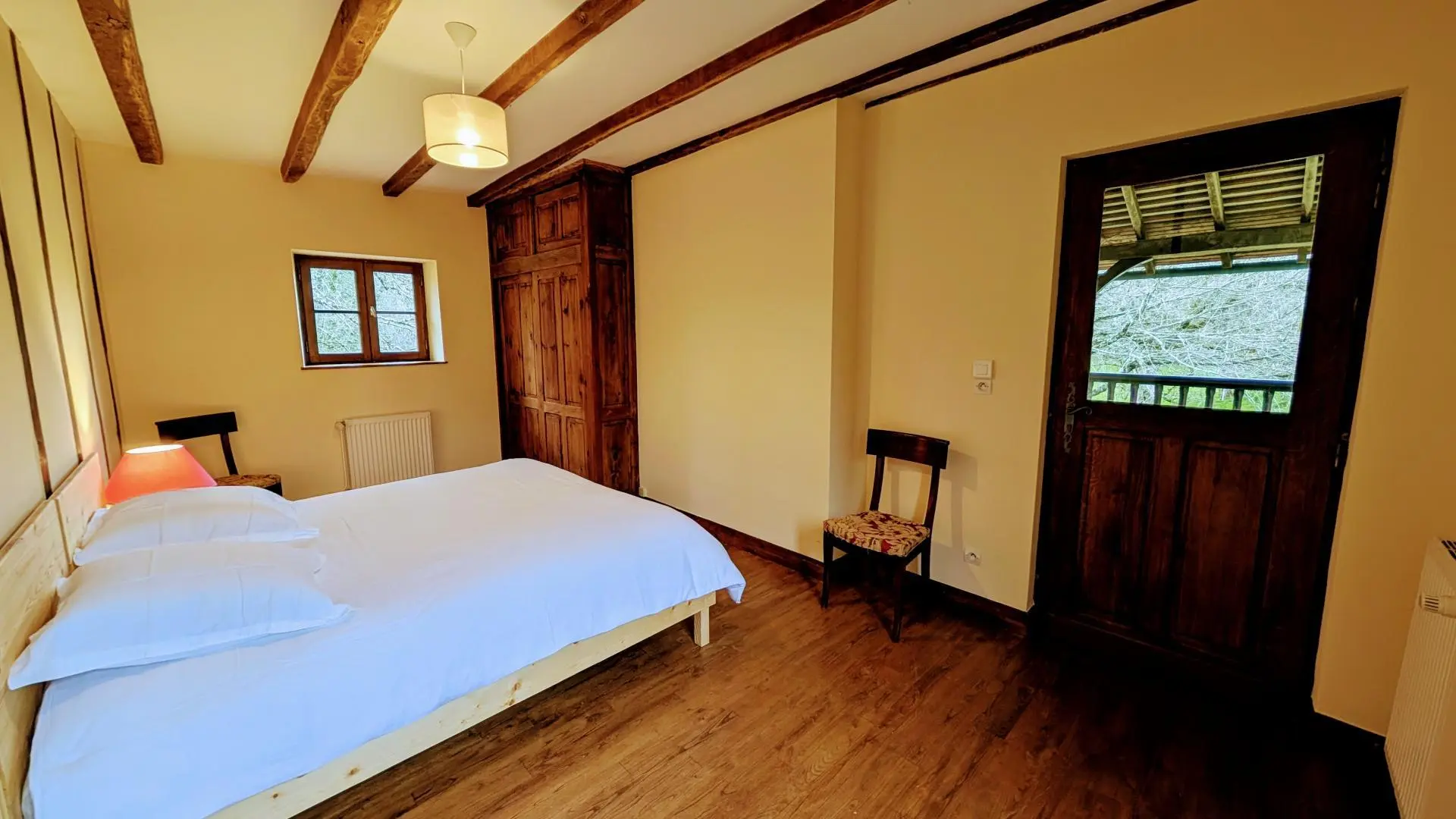 La Maison des Bois gîte du Domaine de Montintin à Chateau Chervix - chambre 1 version lit 2 personnes_12