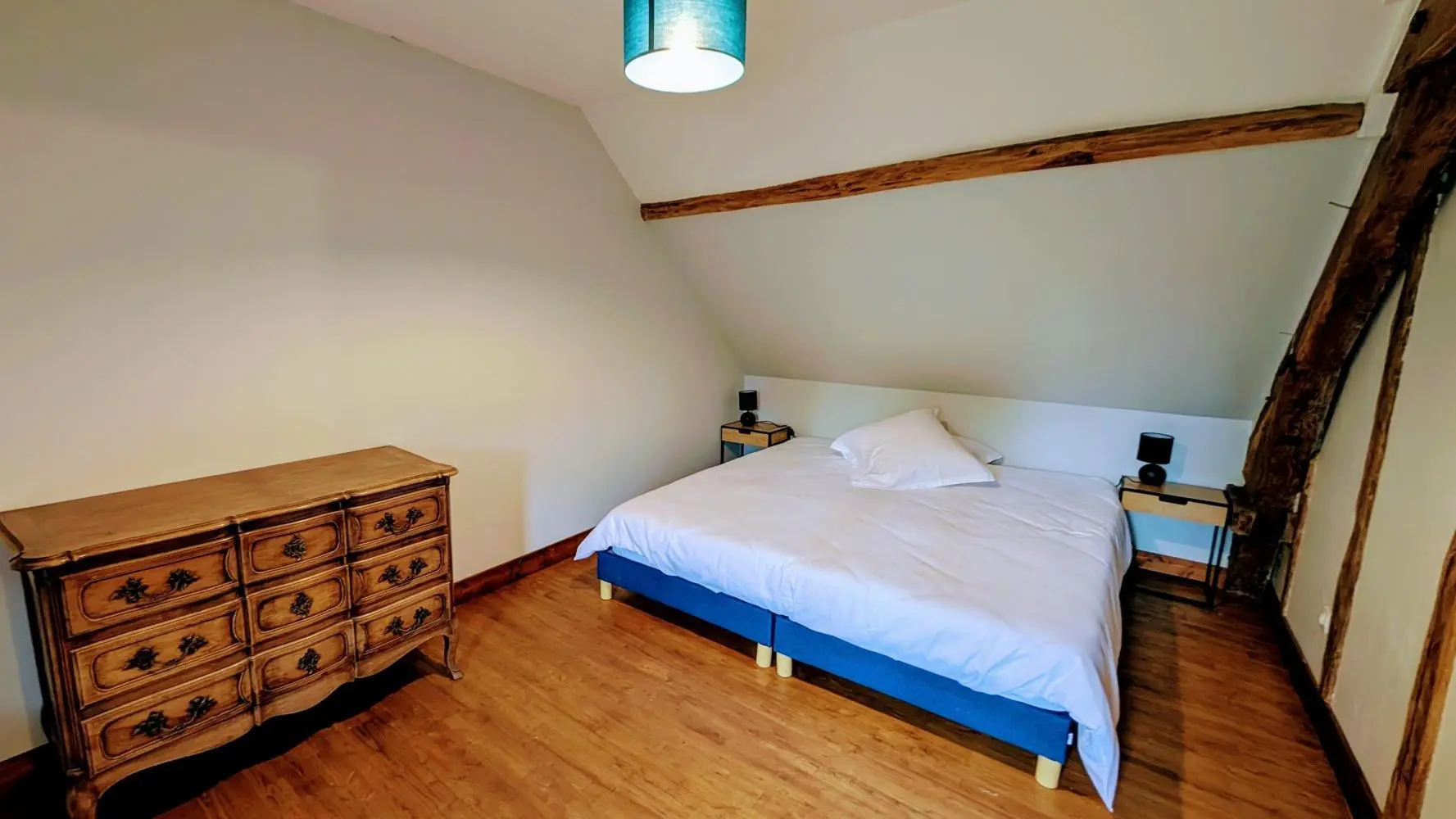 La Maison des Bois gîte du Domaine de Montintin à Chateau Chervix - chambre 4_18