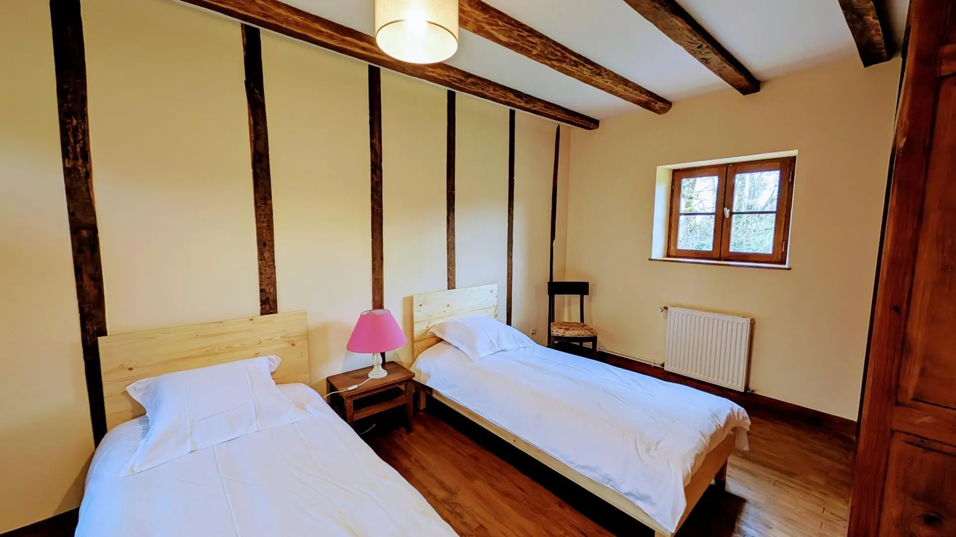 La Maison des Bois gîte du Domaine de Montintin à Chateau Chervix - chambre 1 version lits 1 pers._11