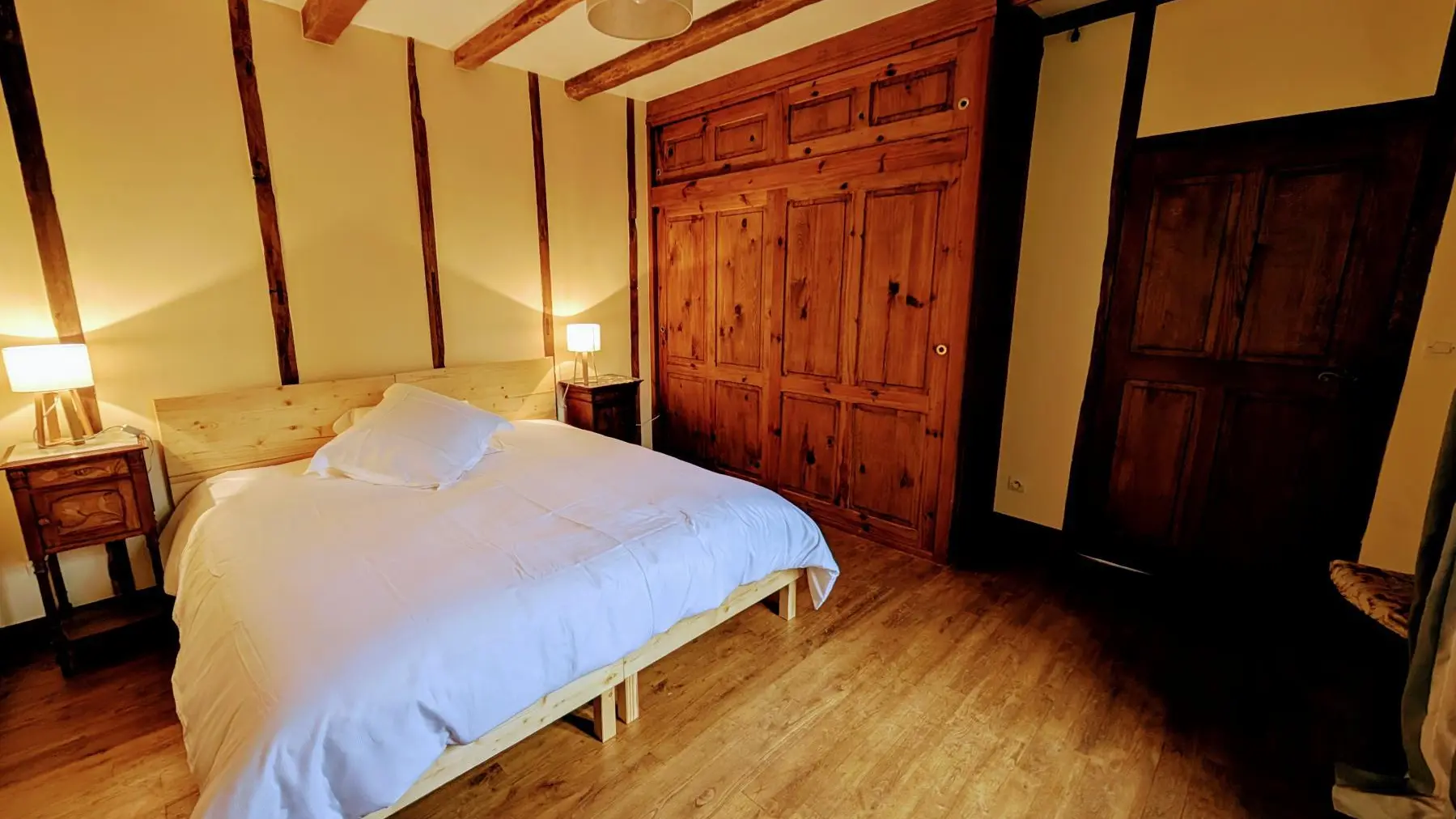 La Maison des Bois gîte du Domaine de Montintin à Chateau Chervix - chambre 2_14