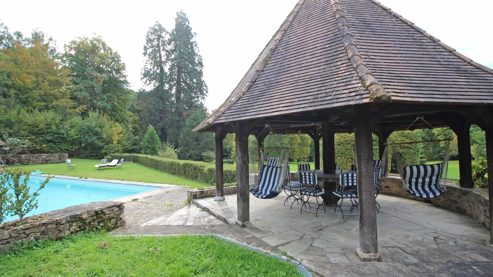 La Maison des Bois gîte du Domaine de Montintin à Chateau Chervix - le kiosque_27