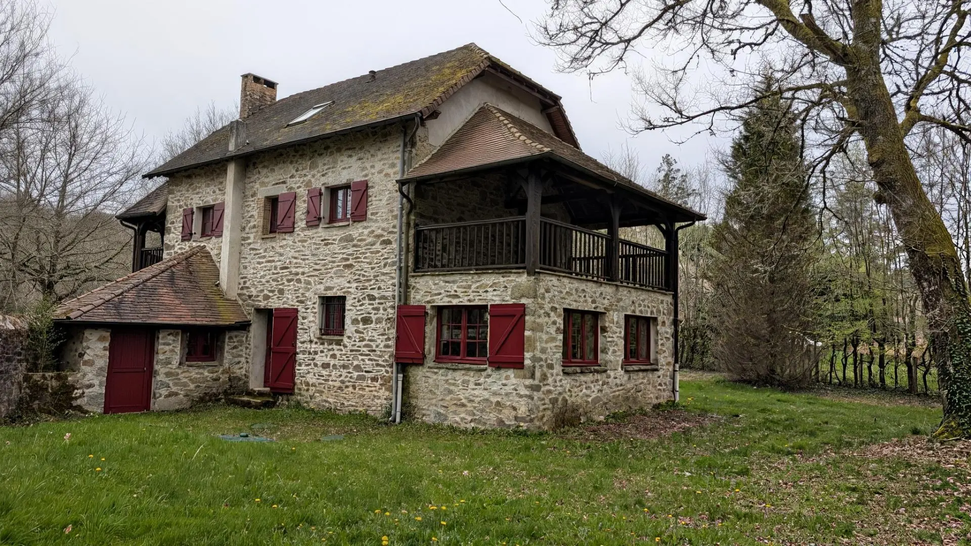 La Maison des Bois gîte du Domaine de Montintin à Chateau Chervix_21