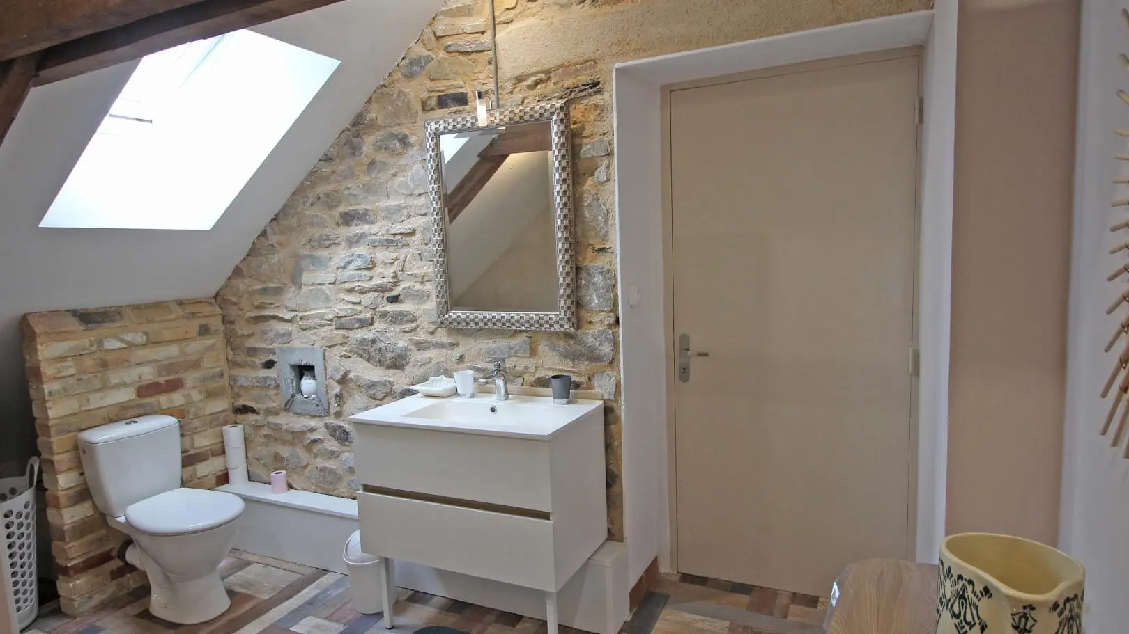 Gite de Gaby et Jean à Coussac Bonneval en Haute-Vienne, Nouvelle Aquitaine - salle de bains étage_24