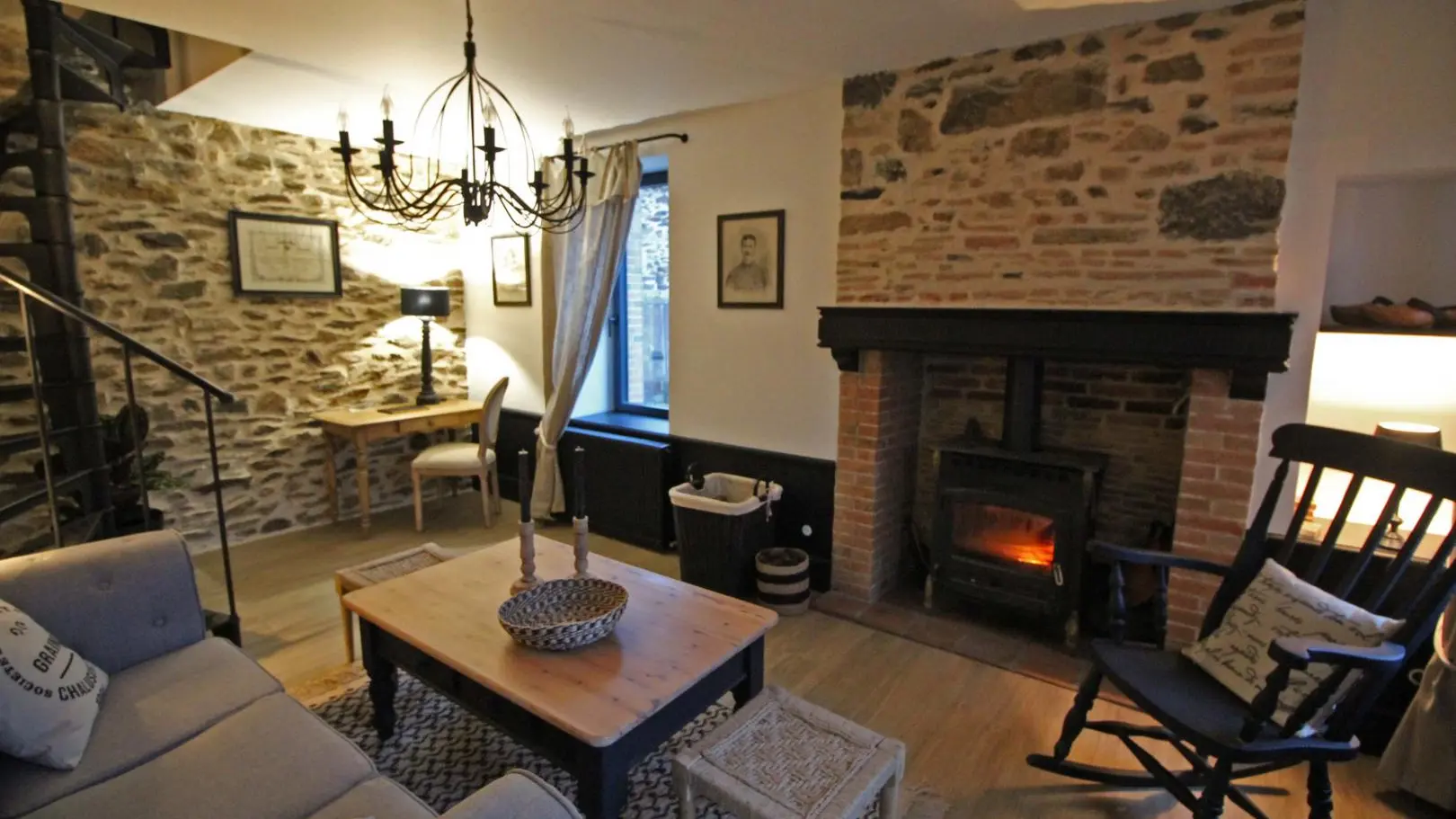 Gite le 1906 à Beau Bourna commune de Glanges - Petit salon_21