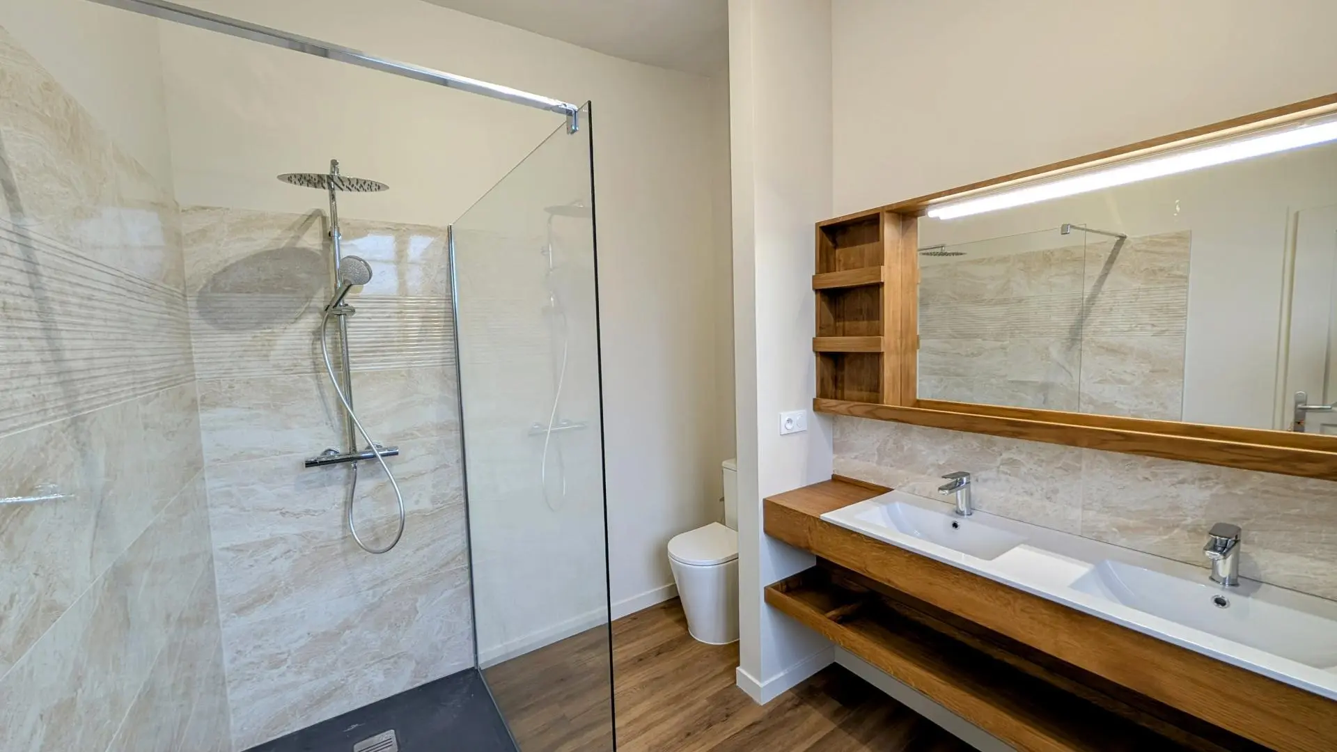 Le manoir de la Borie sur la commune de La Porcherie en Haute-Vienne - salle d'eau et wc 7_23