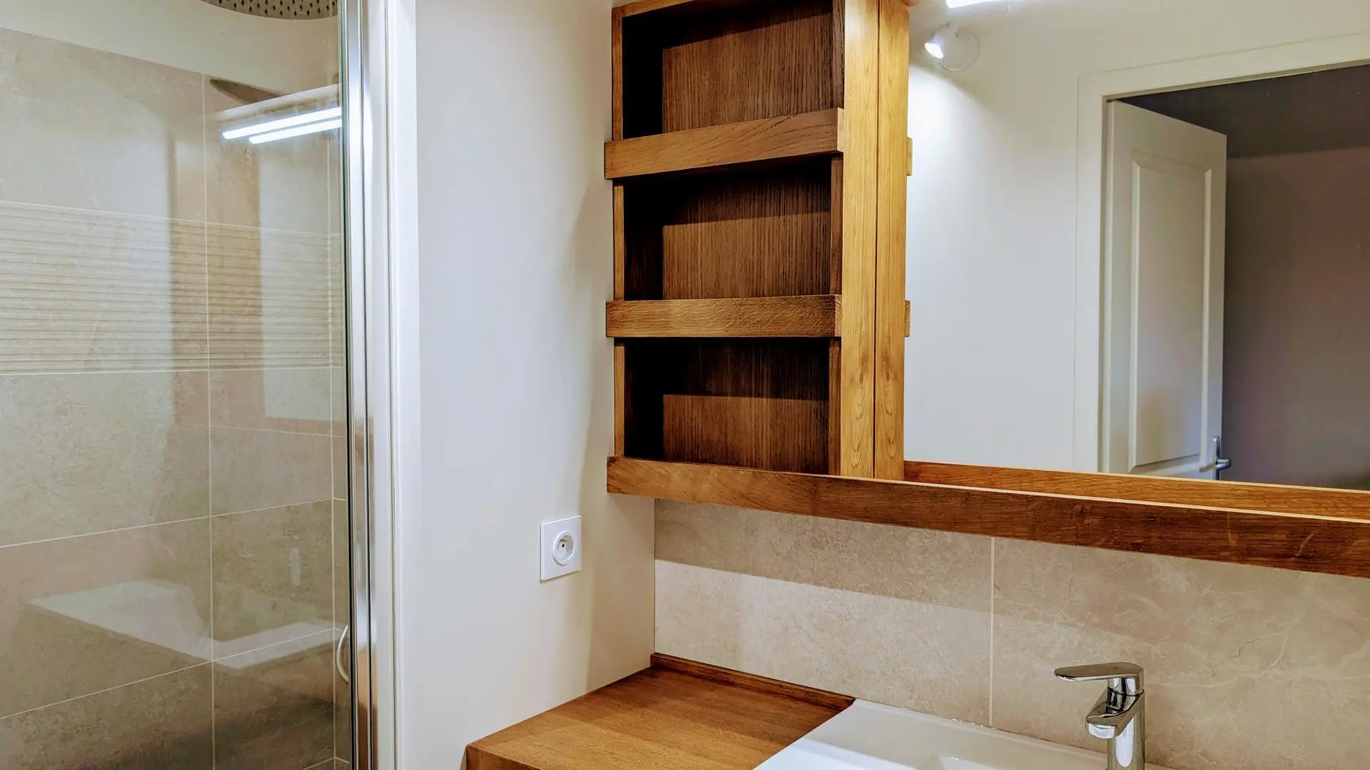 Le manoir de la Borie sur la commune de La Porcherie en Haute-Vienne - salle d'eau chambre 2_30