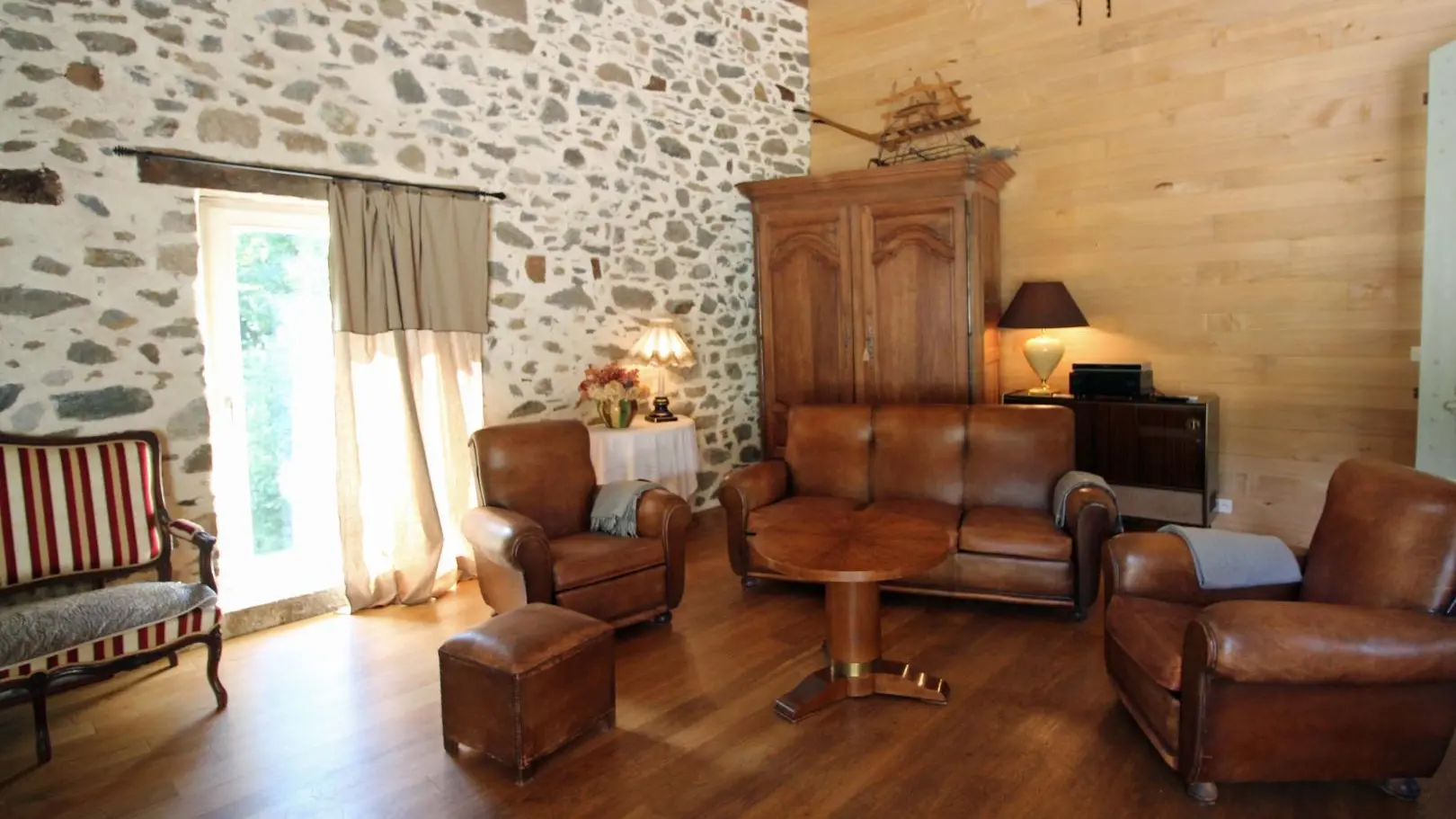 Gite Le Moulin à Nexon en Haute-Vienne (Nouvelle-Aquitaine - Limousin) - salle de réception en option_46