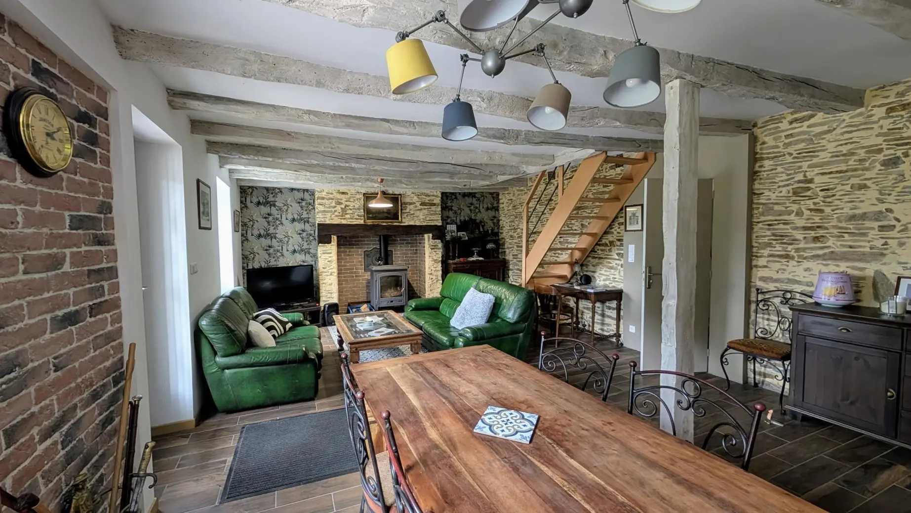 Gite du Clos du Got à Saint Yrieix La Perche en Haute-Vienne - la chambre de l'étage_11