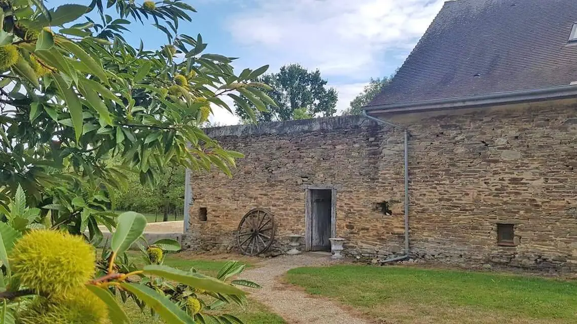 Gîte de la Châtaigneraie à Saint Yrieix La Perche en Haute-Vienne (Nouvelle Aquitaine)_47