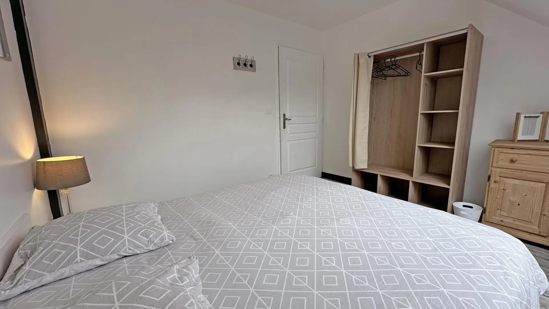 Gîte de la Châtaigneraie à Saint Yrieix La Perche en Haute-Vienne (Nouvelle Aquitaine) - chambre 1 - version lits rapprochés_30