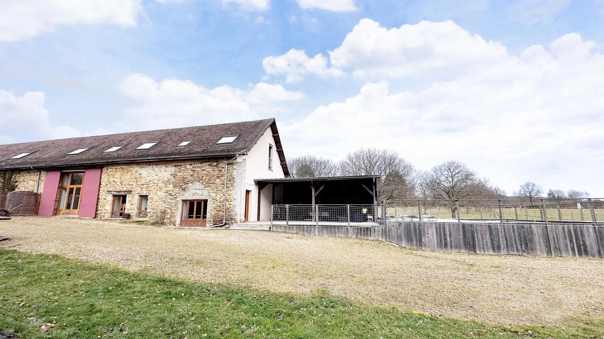 Gîte de la Châtaigneraie à Saint Yrieix La Perche en Haute-Vienne (Nouvelle Aquitaine)_1