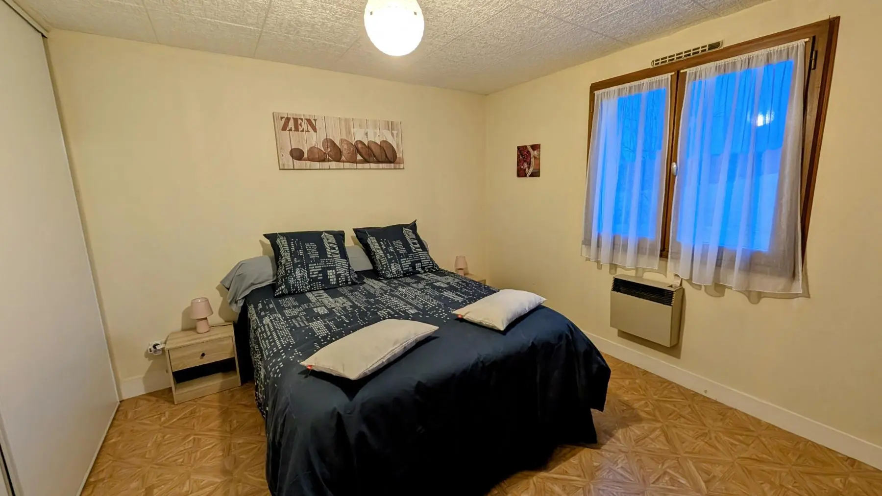 Gite du Fer à Cheval - commune de Saint Yrieix La Perche en Haute-Vienne - Nouvelle Aquitaine - chambre du rez de jardin_12