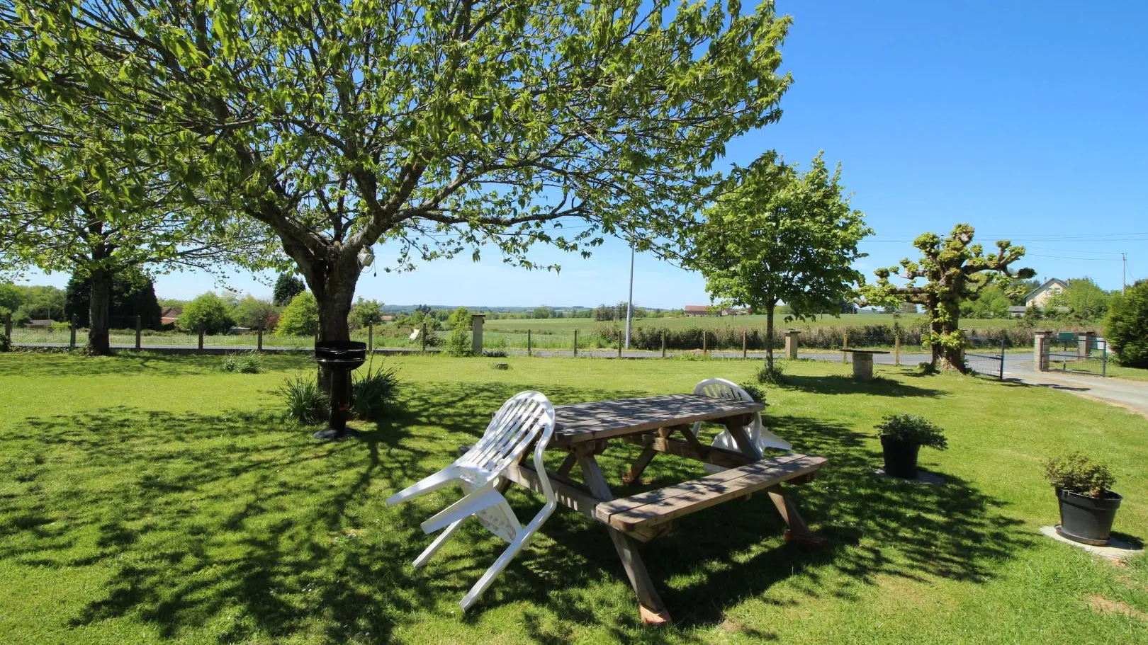 Gite Papesoleil à Saint Yrieix La Perche en Haute-Vienne (Nouvelle Aquitaine)_2