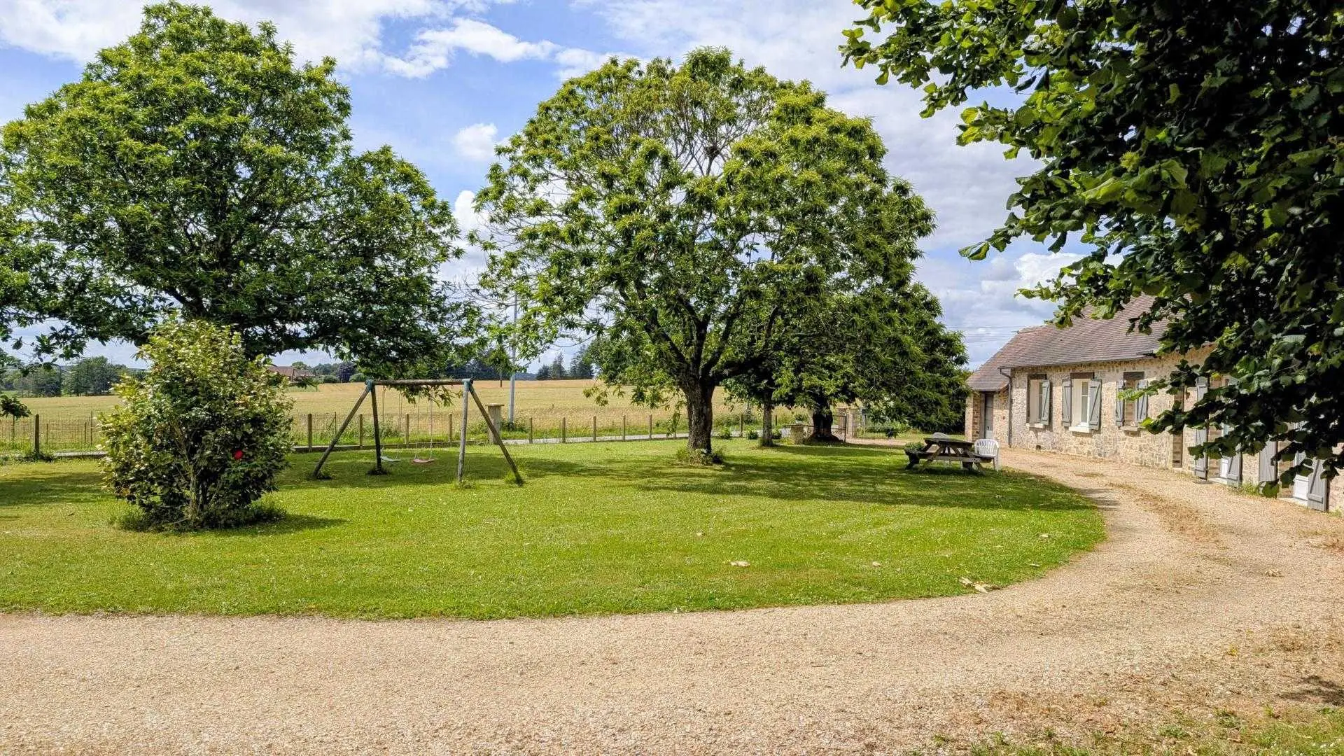 Gite Papesoleil à Saint Yrieix La Perche en Haute-Vienne (Nouvelle Aquitaine)_3