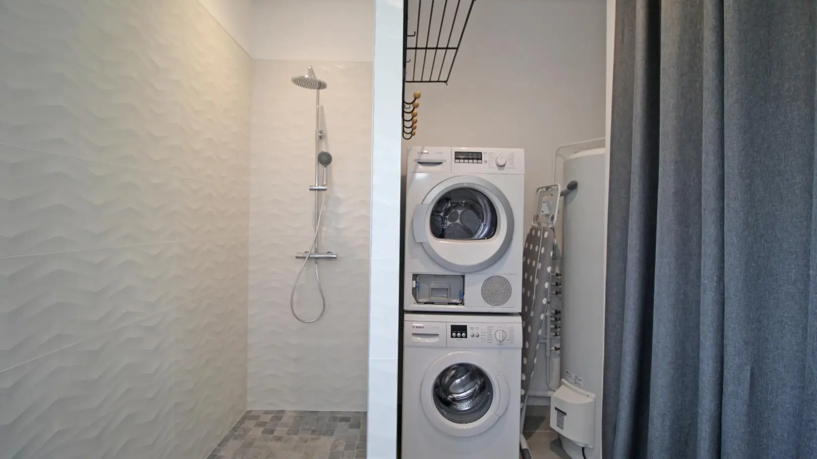 Gîte 'La réserve' à Saint Yrieix la Perche en Haute-Vienne (Nouvelle Aquitaine)
DOUCHE OUVERTE LAVE-LINGE SECHE-LINGE_26